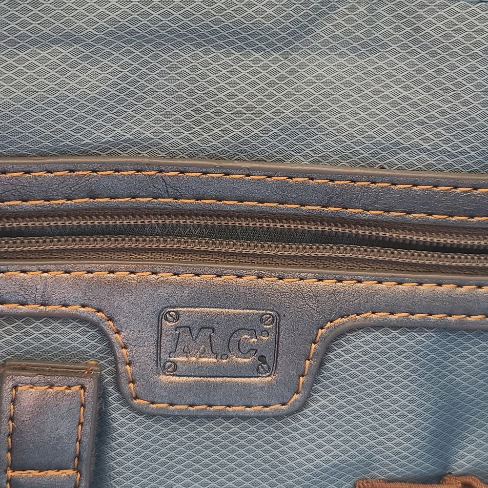 Croc-Embossed Black Leather Tote with Exterior Zip Pocket - Picture 4 of 4